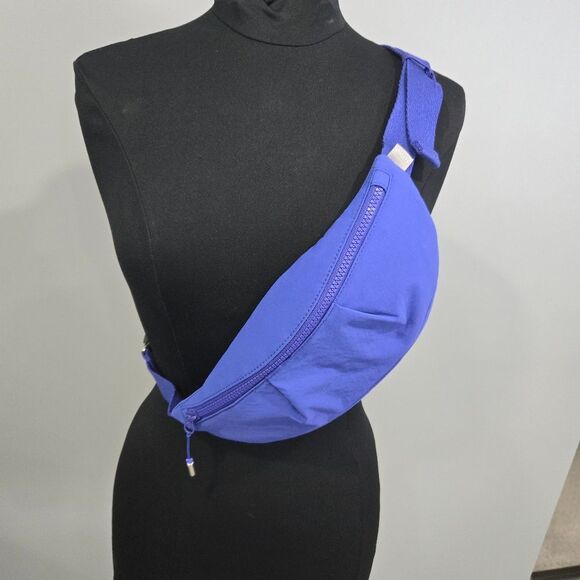 🐢 Athleta Kinetic Waist Bag Blue-Sold Out! - Picture 9 of 14